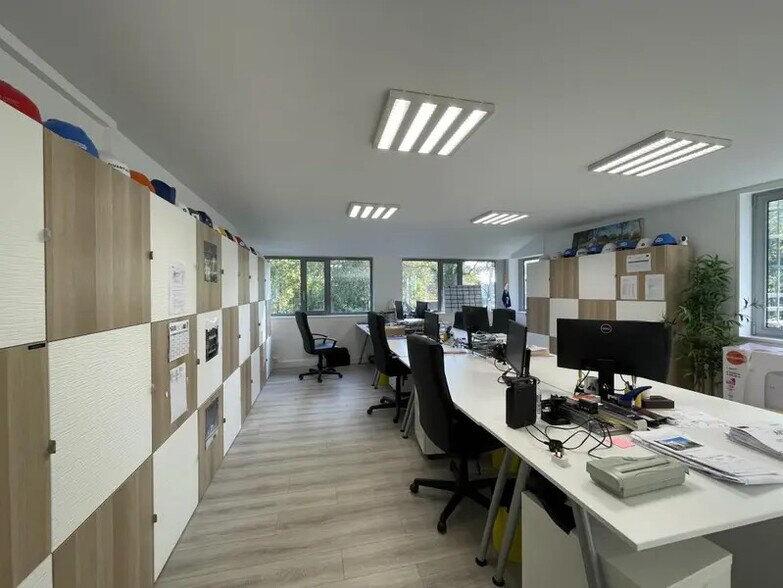 Rue Albert Einstein, Champs-sur-Marne to rent - Building Photo - Image 1 of 9