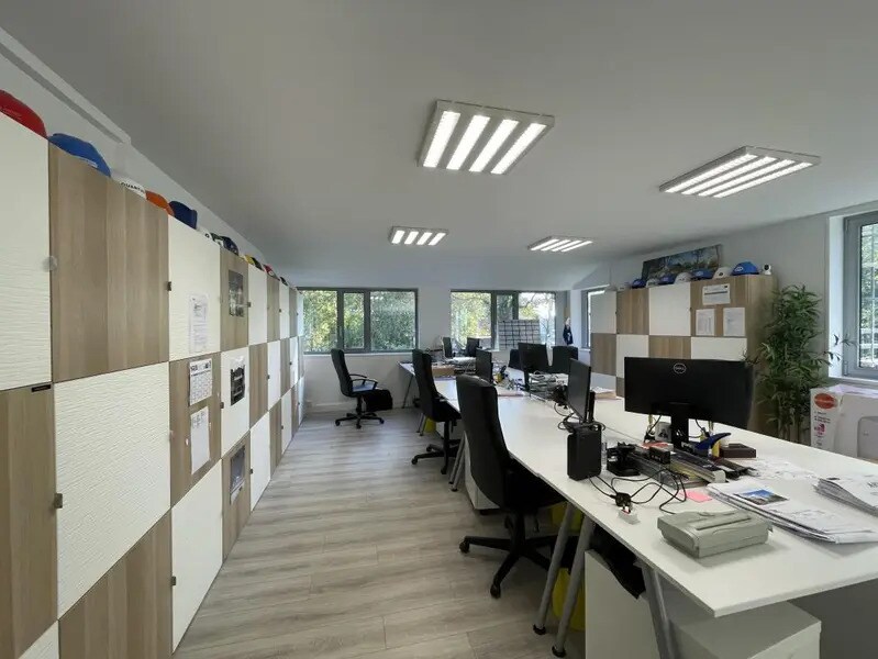 Rue Albert Einstein, Champs-sur-Marne to rent Building Photo- Image 1 of 10