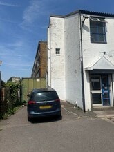 4 Neville Place, London to rent Interior Photo- Image 2 of 6