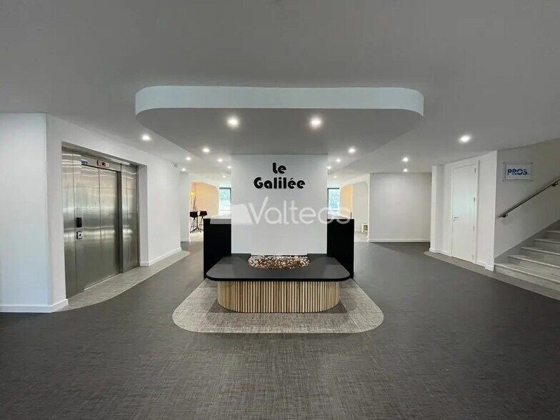 185 Rue Galilée, Labège to rent - Lobby - Image 2 of 11