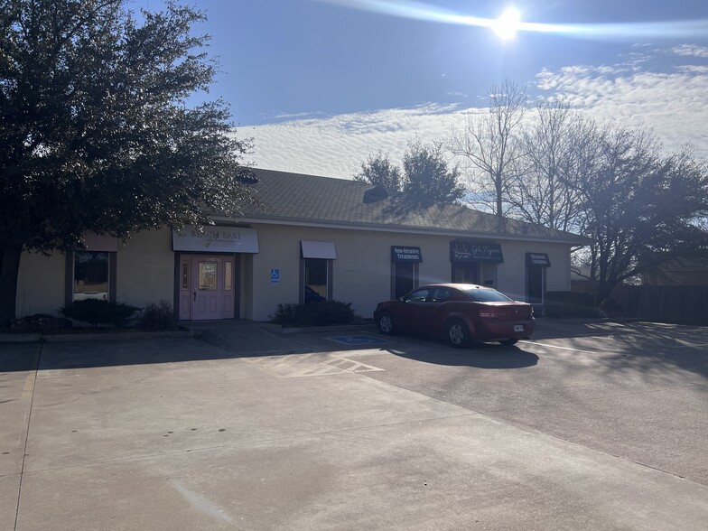 503 NW Sheridan Rd, Lawton, OK for rent - Building Photo - Image 2 of 28