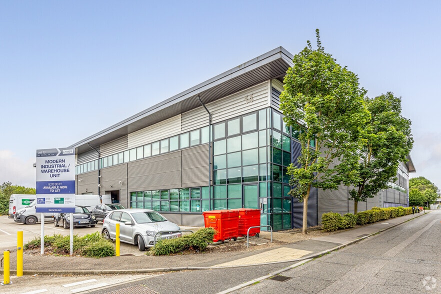 Kendal Av, London to rent - Building Photo - Image 2 of 11