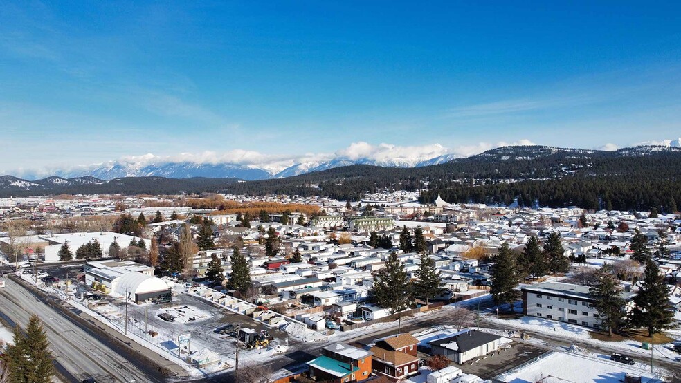 2025 N 10th St, Cranbrook, BC for sale - Primary Photo - Image 1 of 8