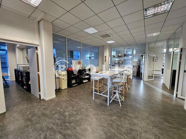 Office in Montrouge to rent - Interior Photo - Image 2 of 37