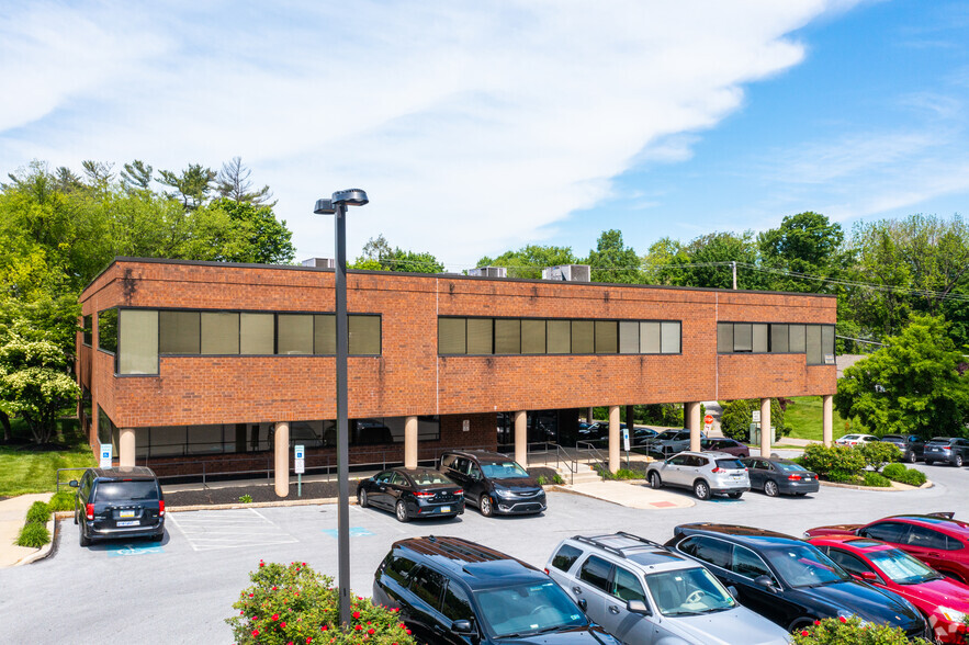 3475 West Chester Pike, Newtown Square, PA for rent - Building Photo - Image 1 of 8