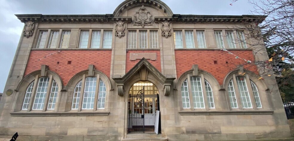 Queens Sq, Wrexham for sale - Primary Photo - Image 1 of 1