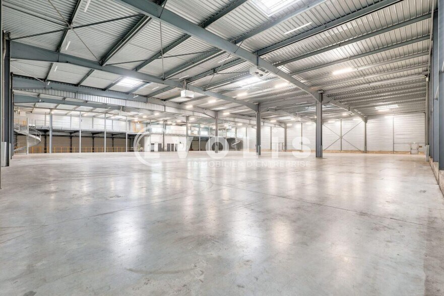 Light Industrial in Villeparisis to rent - Interior Photo - Image 2 of 6