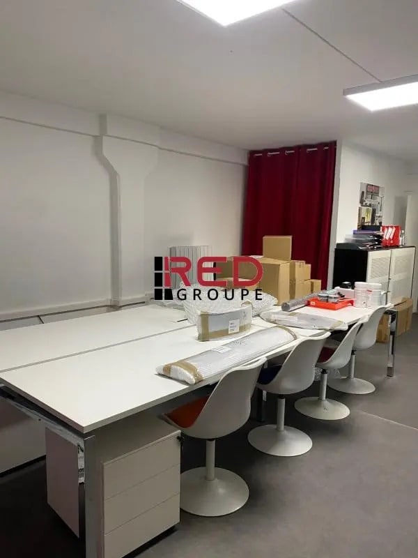 Retail in Aubagne to rent Building Photo- Image 1 of 7