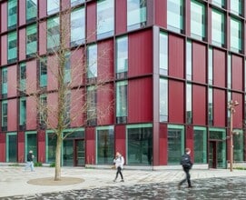 Dingwall Rd, Croydon to rent Building Photo- Image 1 of 4