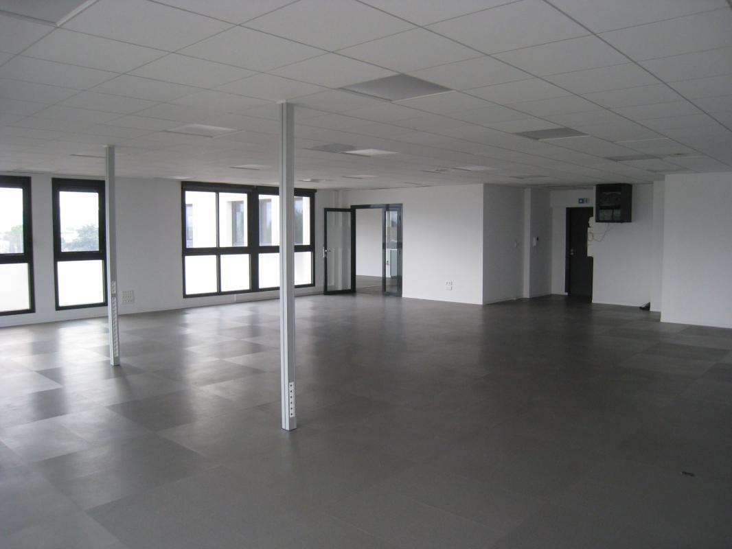 Office in Aubagne to rent Building Photo- Image 1 of 7