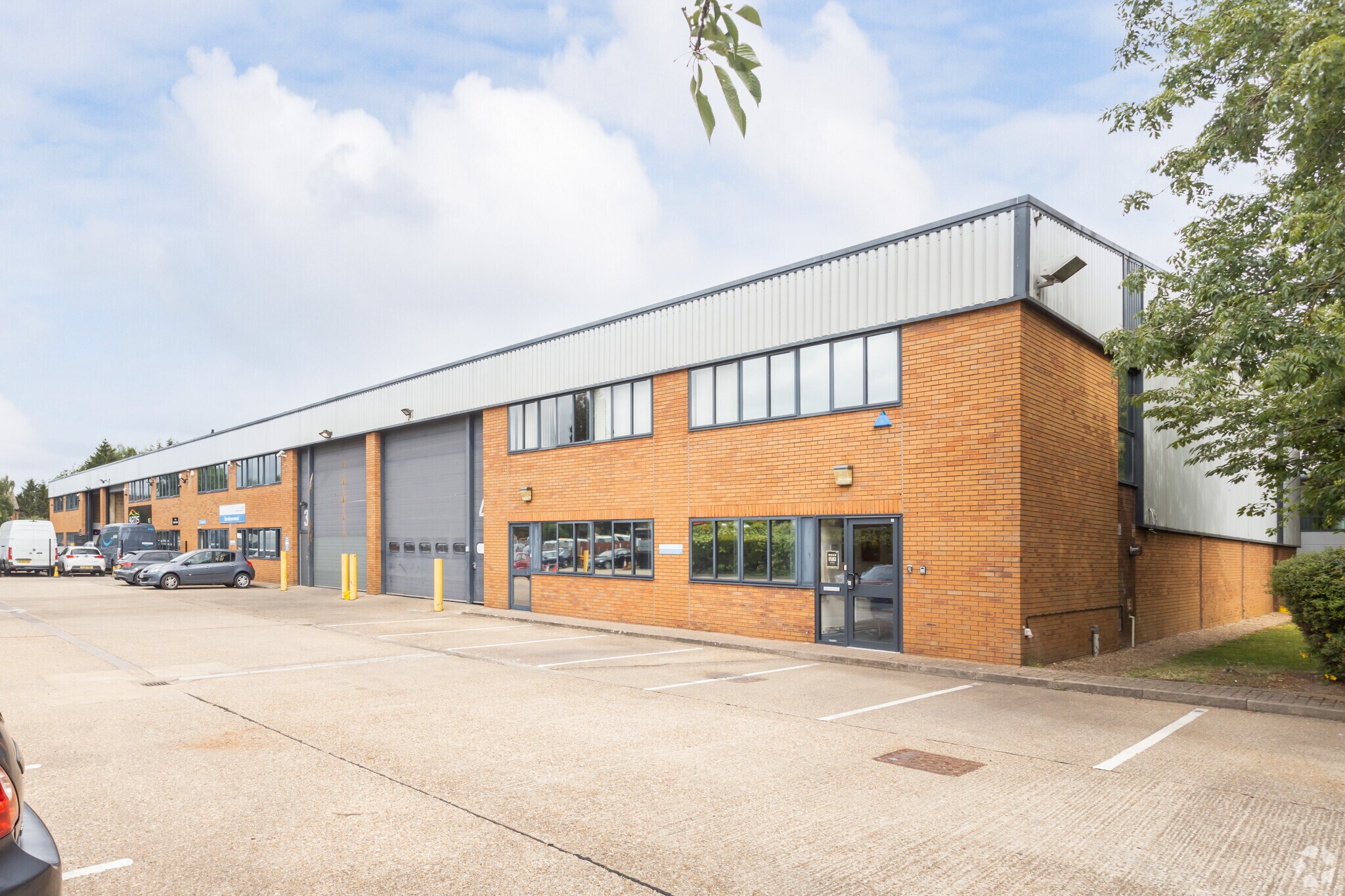 Manor Way, Borehamwood for sale Primary Photo- Image 1 of 1