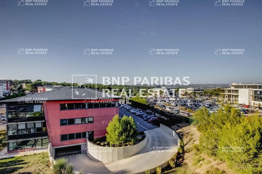 Office in Aix-en-Provence to rent - Building Photo - Image 2 of 19
