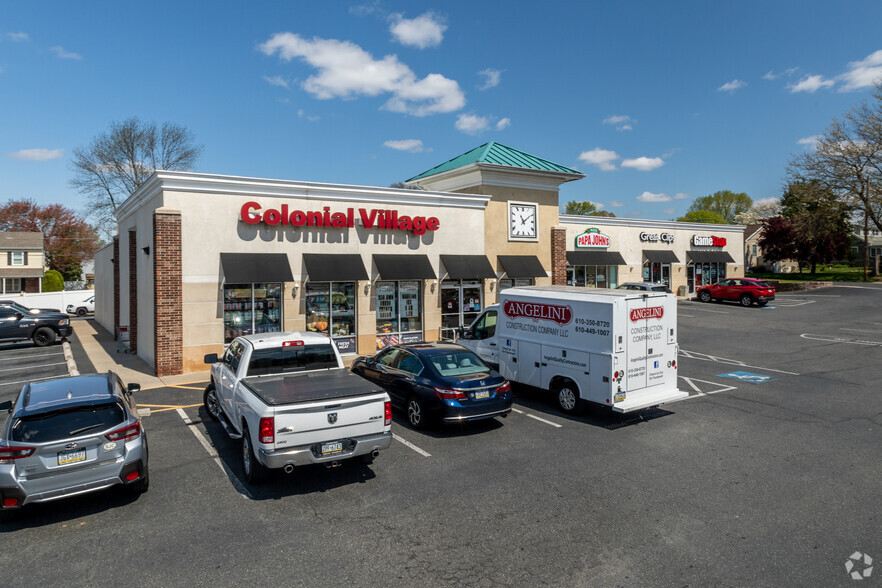 241-253 MacDade Blvd, Folsom, PA for rent - Building Photo - Image 3 of 6