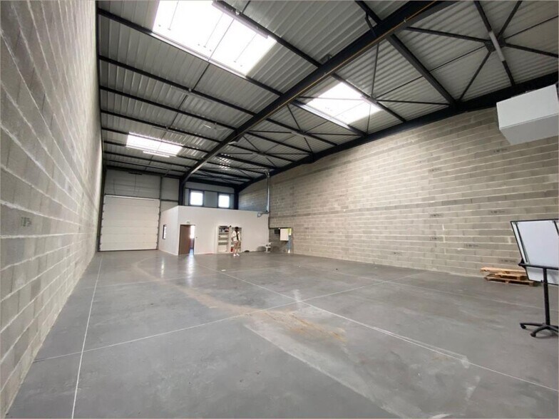 Light Industrial in Saint-Priest to rent - Building Photo - Image 2 of 5