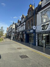 27 Chertsey Rd, Woking to rent Building Photo- Image 2 of 2