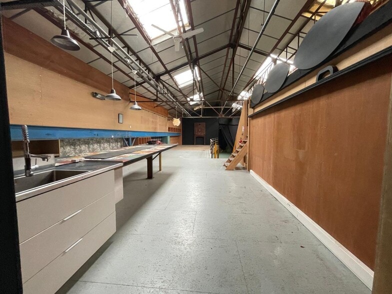 Light Industrial in Aubervilliers for sale - Building Photo - Image 2 of 13