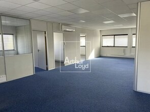 Office in Chilly-Mazarin to rent Interior Photo- Image 2 of 3