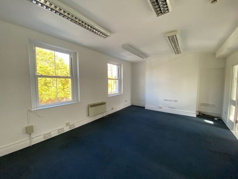 39-39A Broadway, London to rent - Interior Photo - Image 1 of 4