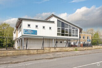 Robins Wood Rd, Nottingham to rent Building Photo- Image 1 of 3