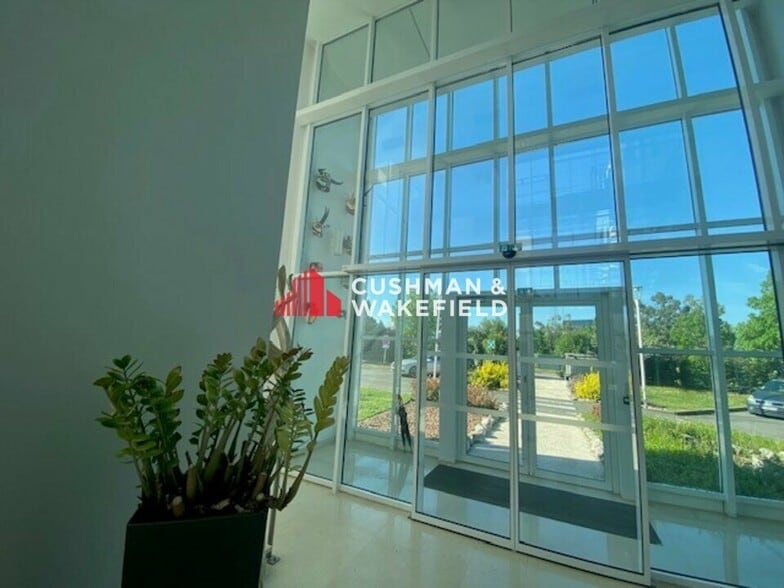 109 Rue De L'Innovation, Labège for sale - Lobby - Image 3 of 12