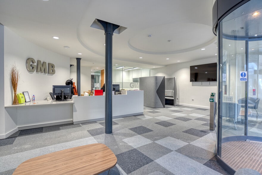 22 Stephenson Way, London to rent - Interior Photo - Image 2 of 8