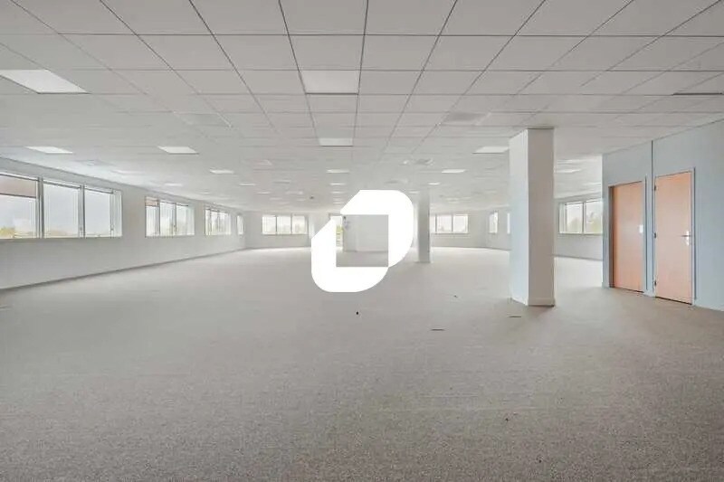 Office in Villepinte to rent Building Photo- Image 1 of 14