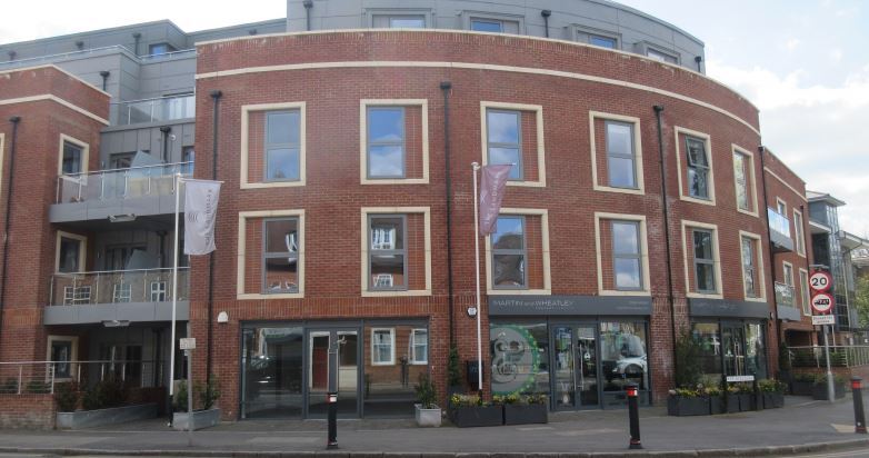 30 Queens Rd, Weybridge for sale - Primary Photo - Image 1 of 1