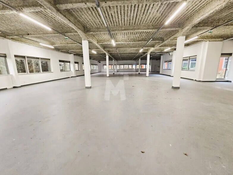 Light Industrial in Les Ulis to rent - Building Photo - Image 3 of 14