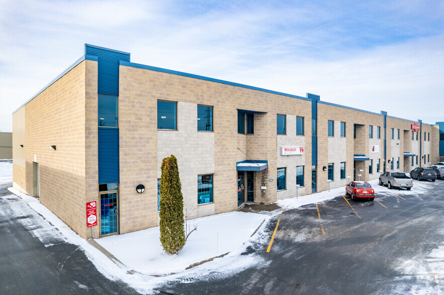 860-860 Rue Jean-Neveu, Longueuil, QC for rent - Building Photo - Image 2 of 9