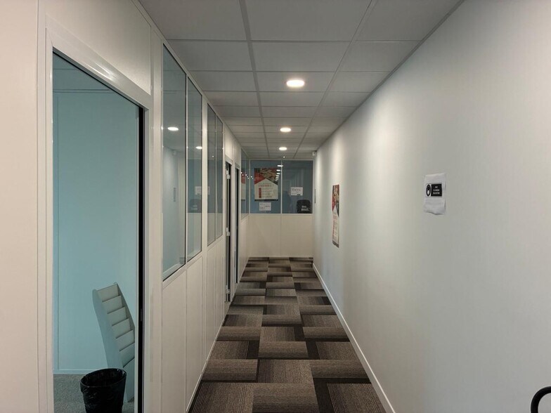 Office in Noisy-le-Grand to rent - Building Photo - Image 3 of 18