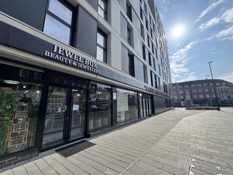 85 High St, Slough for sale - Building Photo - Image 2 of 3