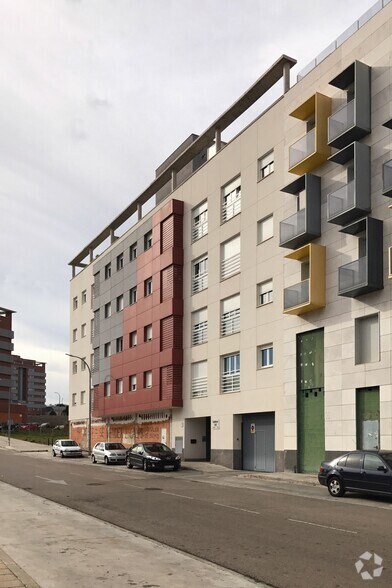 Retail in Guadalajara, Guadalajara to rent - Building Photo - Image 2 of 2