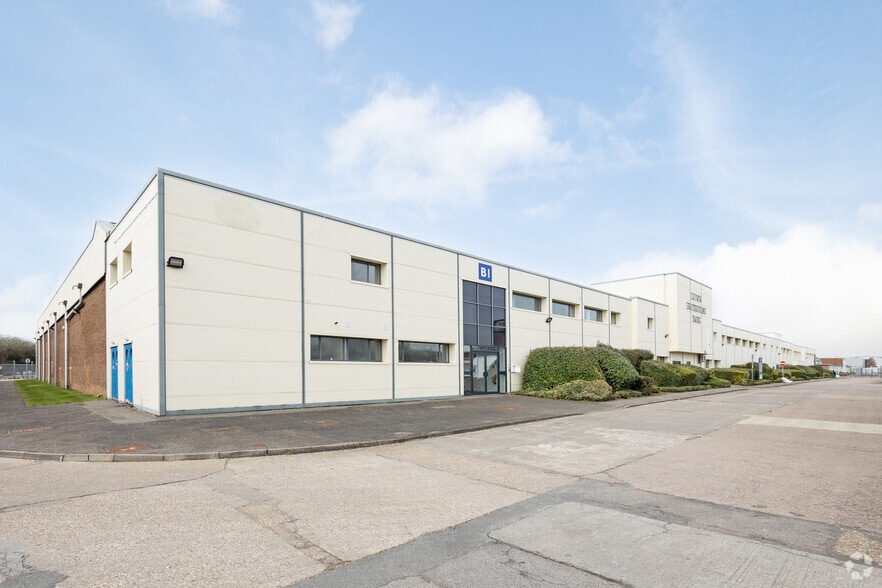 Sundon Park Rd, Luton for sale - Primary Photo - Image 1 of 1