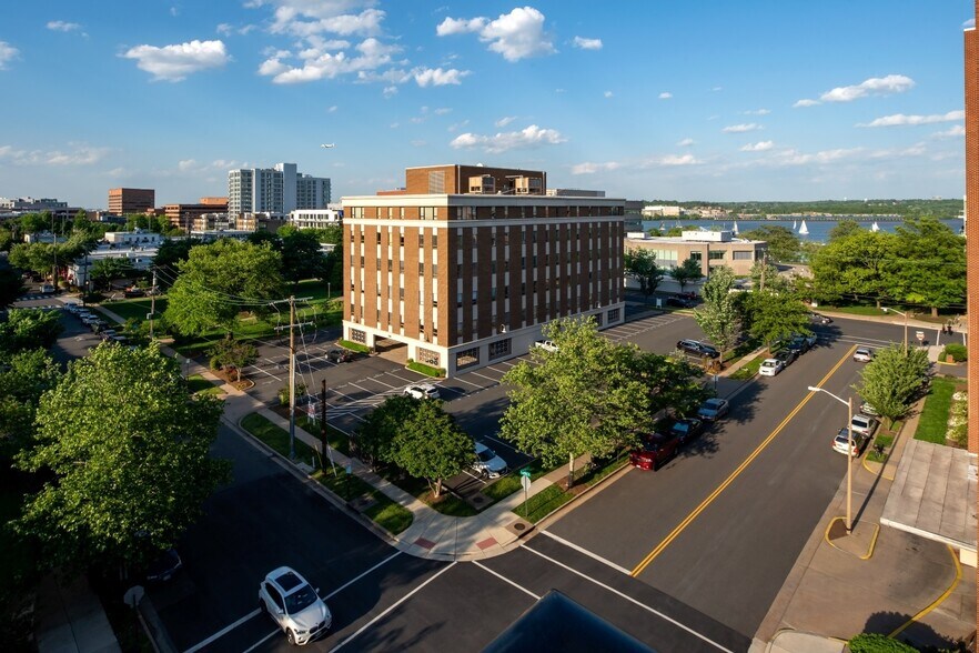 700 N Fairfax St, Alexandria, VA for rent - Building Photo - Image 2 of 10