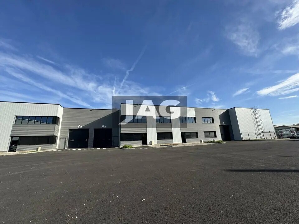 Light Industrial in Pierre-Bénite for sale Building Photo- Image 1 of 15