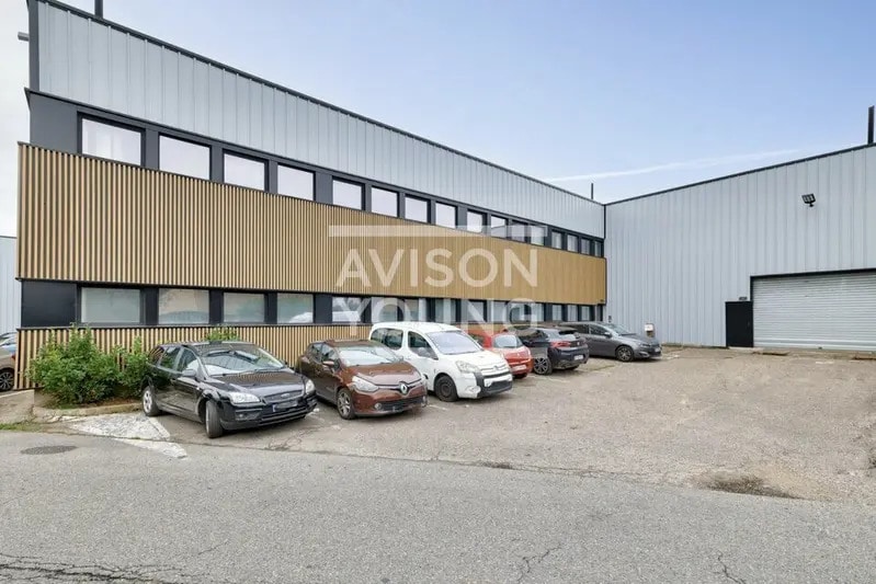 Light Industrial in Villeneuve-la-Garenne to rent - Building Photo - Image 2 of 4
