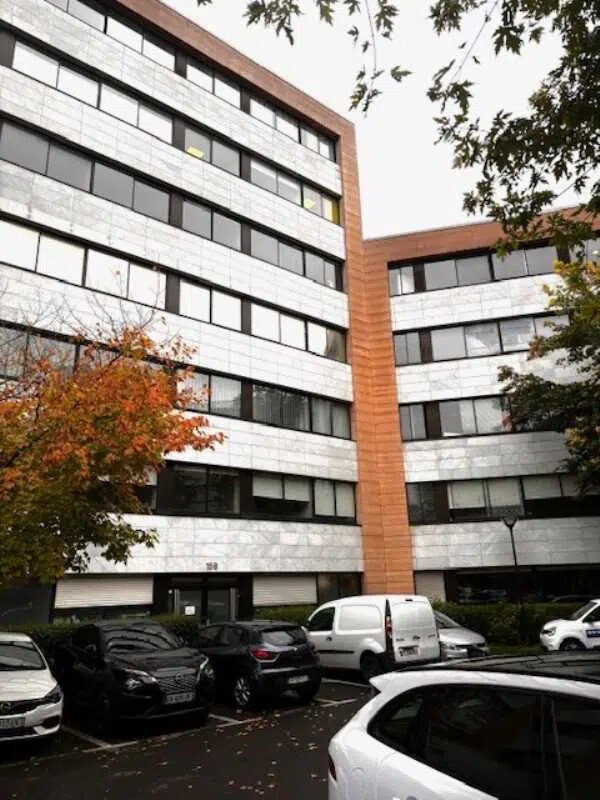 Office in Noisy-le-Grand to rent Building Photo- Image 1 of 7