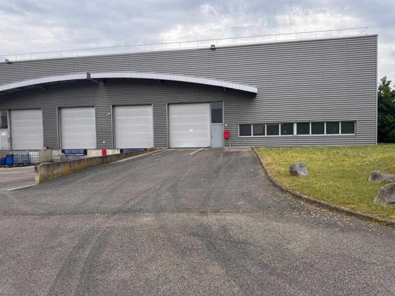 Light Industrial in Saint-Priest to rent - Building Photo - Image 1 of 11