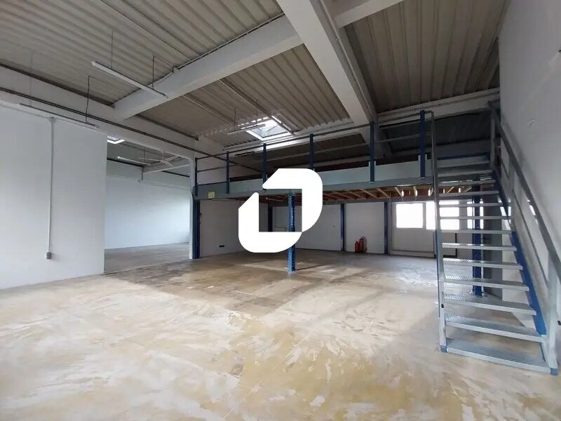 Light Industrial in Trappes to rent Interior Photo- Image 1 of 6