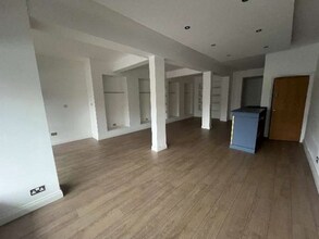 151C Wakefield Rd, Scissett to rent Interior Photo- Image 1 of 2