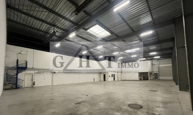Industrial in Massy to rent - Building Photo - Image 3 of 5