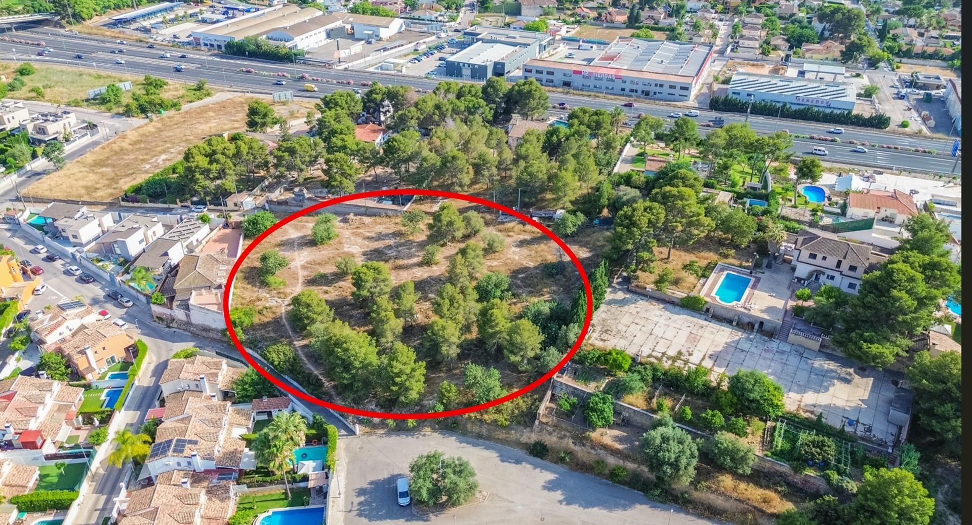 Land in La Pobla de Vallbona, Valencia for sale Building Photo- Image 1 of 13