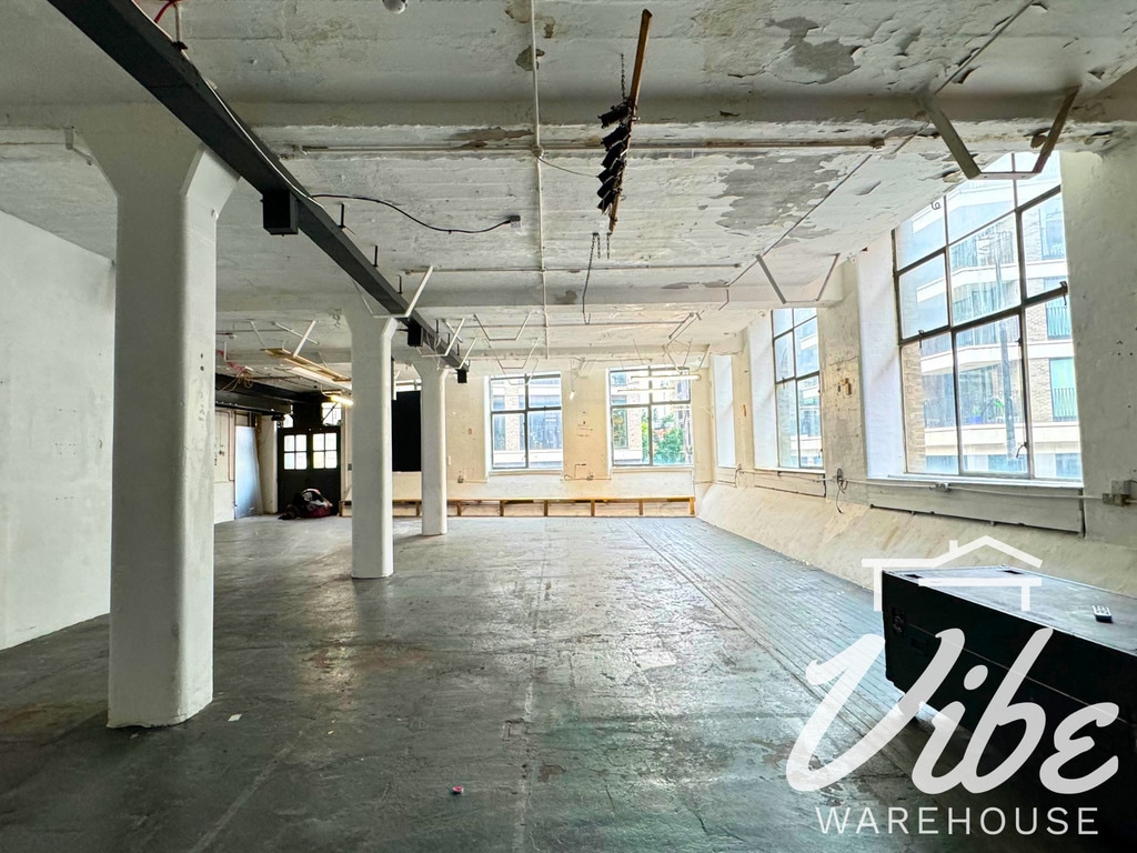 Smeed Rd, London to rent Building Photo- Image 1 of 8