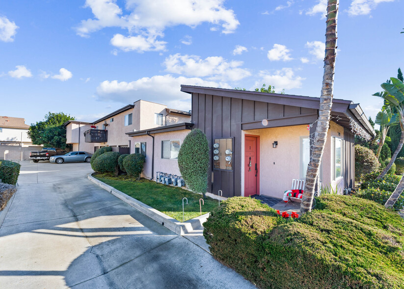 18652 Libra Cir, Huntington Beach, CA for sale - Building Photo - Image 2 of 10