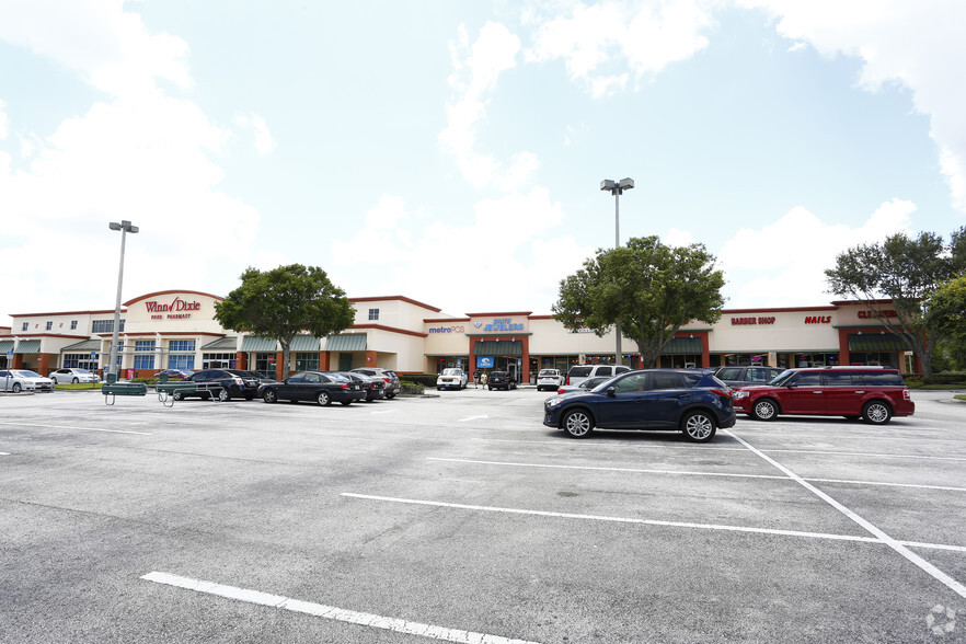 2511-2561 E Brandon Blvd, Valrico, FL for sale - Primary Photo - Image 1 of 1