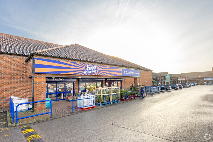 1-2 Willerby Shopping Park, Hull for sale - Building Photo - Image 1 of 1