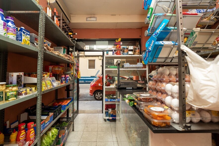 Retail in Granada, Granada for sale - Interior Photo - Image 2 of 19