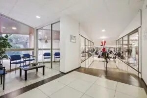 Light Industrial in Paris to rent - Lobby - Image 2 of 18