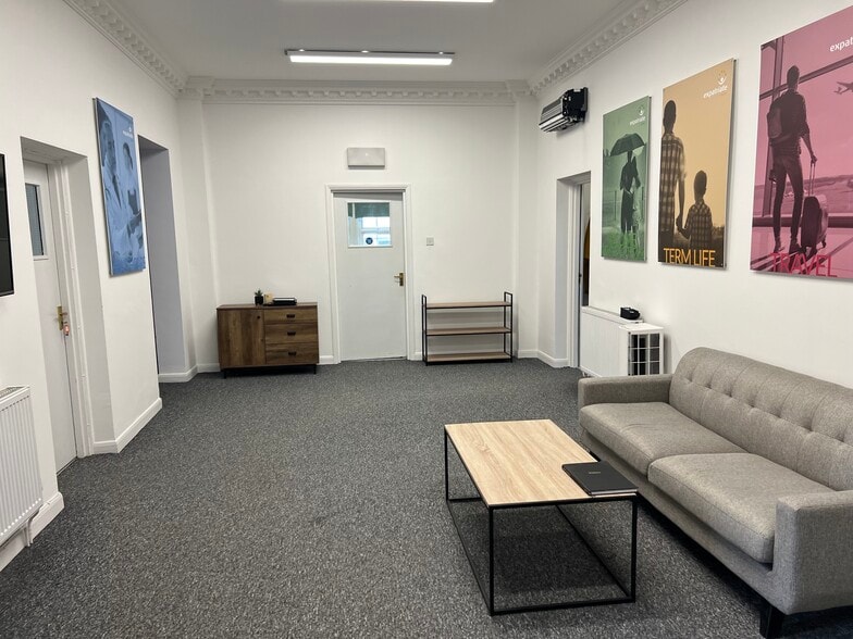 36-38 Church Rd, Burgess Hill to rent - Interior Photo - Image 2 of 12