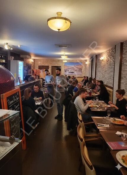 23 Rue Archangé, Orsay for sale - Interior Photo - Image 2 of 4